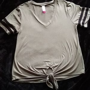 NO BOUNDARIES T-SHIRT TIES AT WAIST DETAILING ON SLEEVES